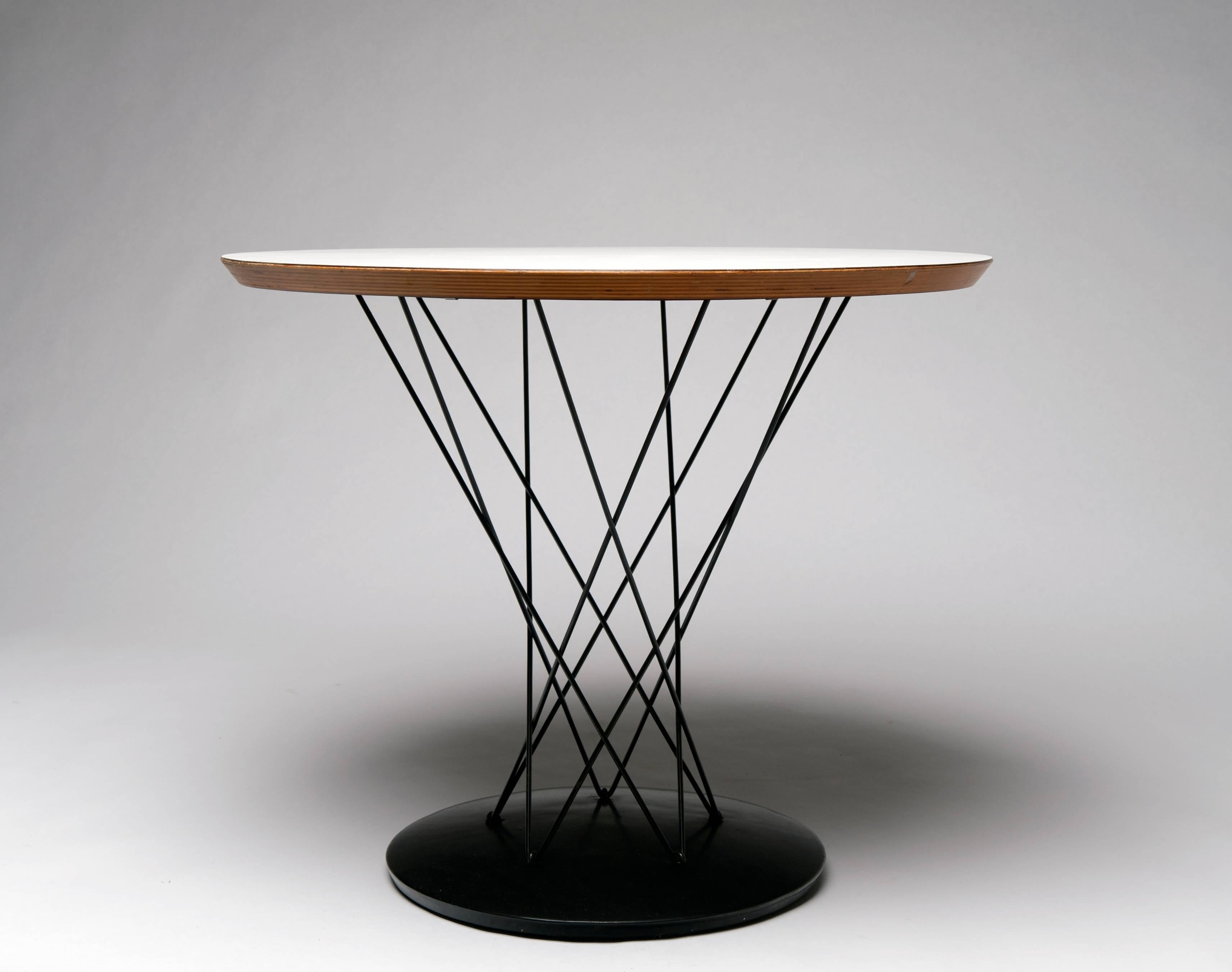Early vintage table by Isamu Noguchi for Knoll. Originally purchased from Knoll in the 1950s.