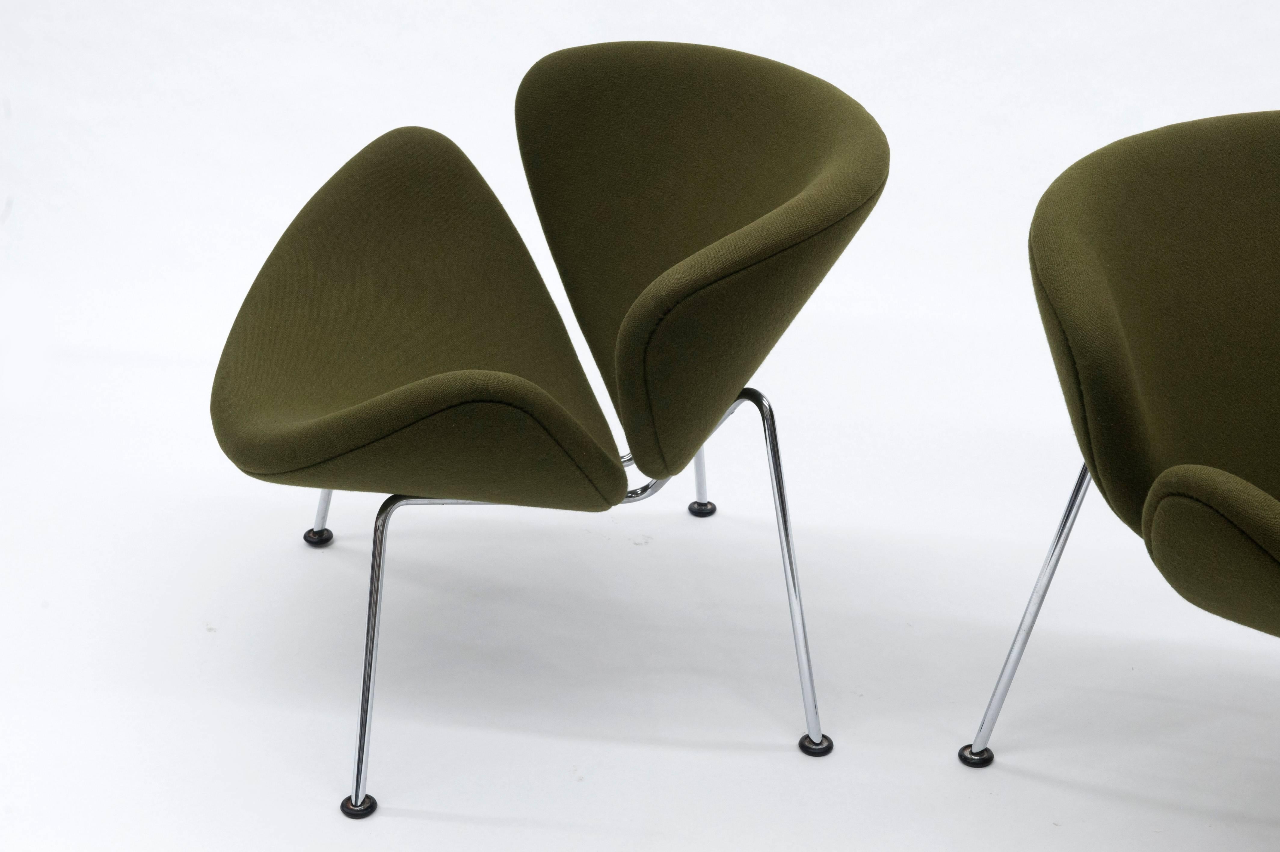 Mid-Century Modern Pair of Pierre Paulin Orange Slice Lounge Chairs in Green for Artifort