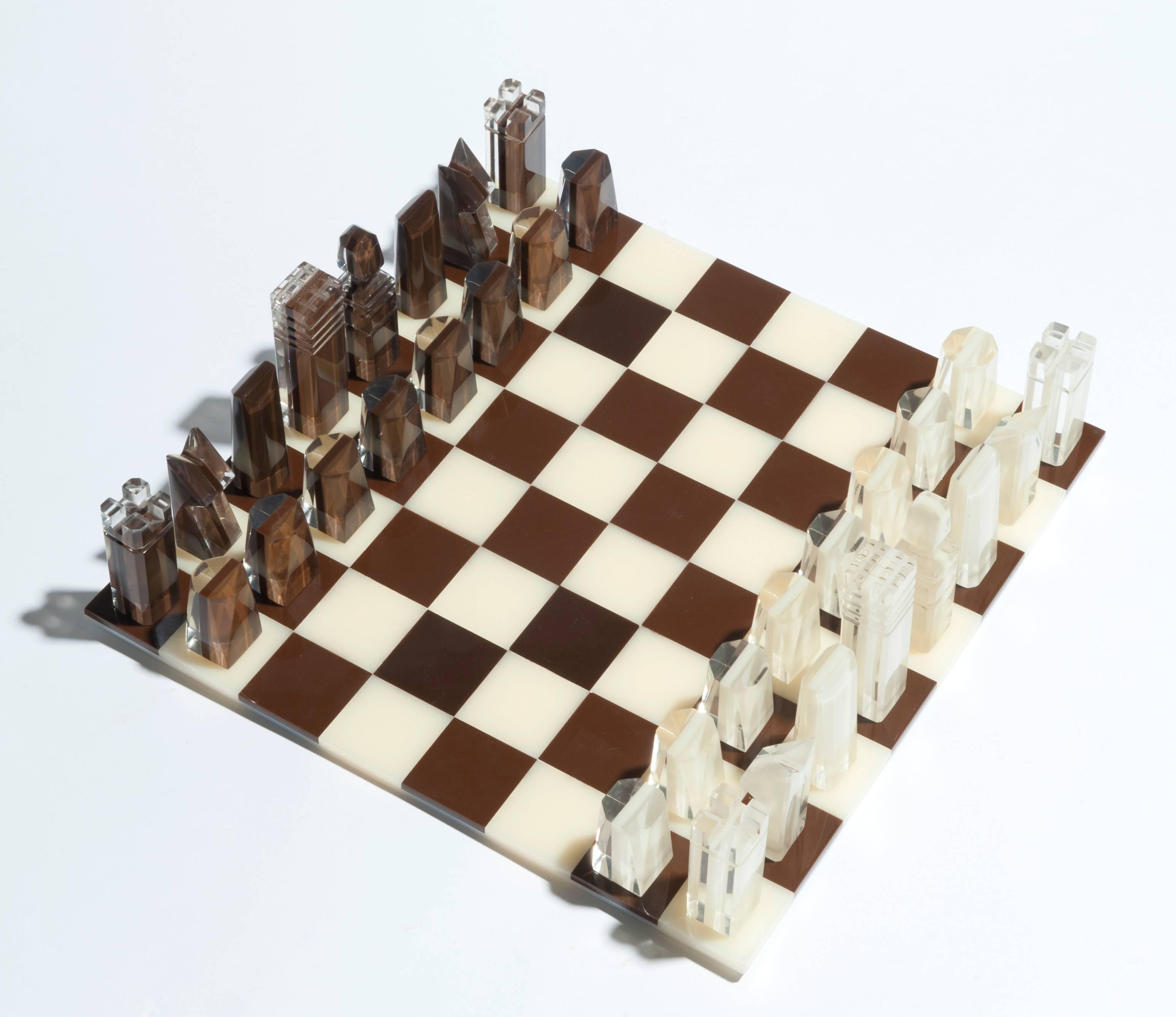 Lucite chess set from the 1970s. Set is quality made and in excellent condition.