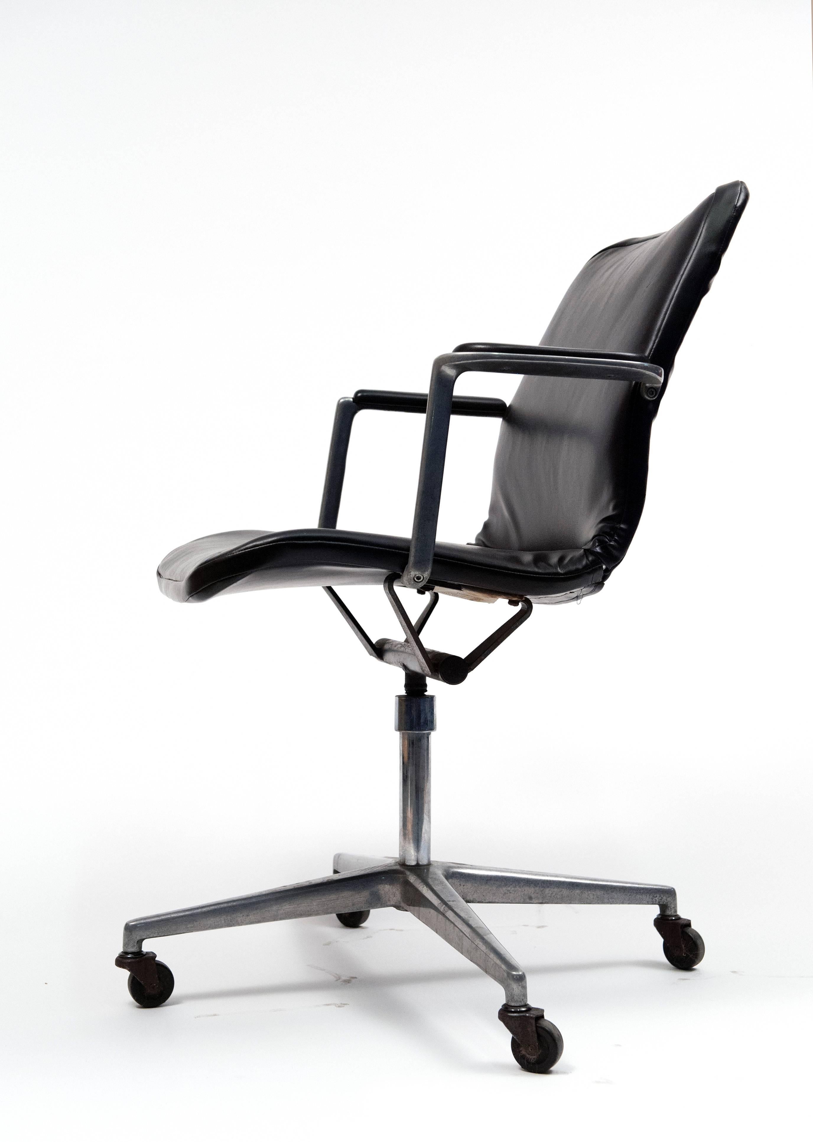 Mid-Century Modern Rare Vintage Charles & Ray Eames Aluminum Office Chair Herman Miller