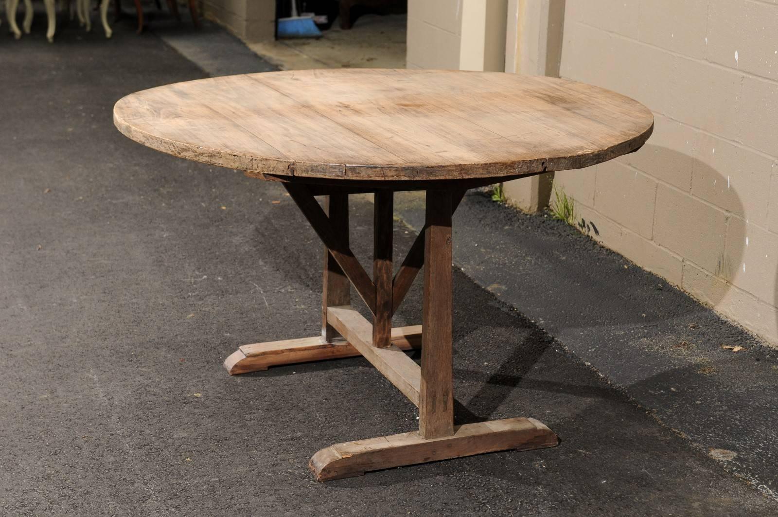 French Early 20th Century Wine Tasting Table with Tilt-Top over Butterfly Wedge 3