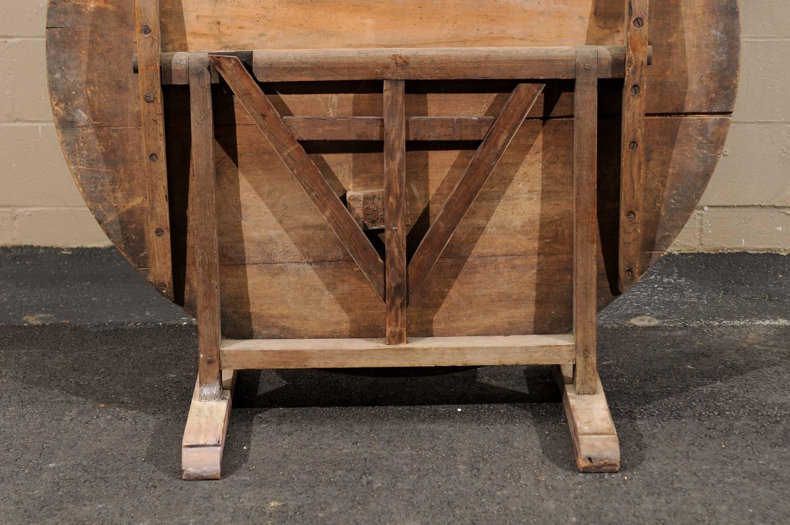 French Early 20th Century Wine Tasting Table with Tilt-Top over Butterfly Wedge 2