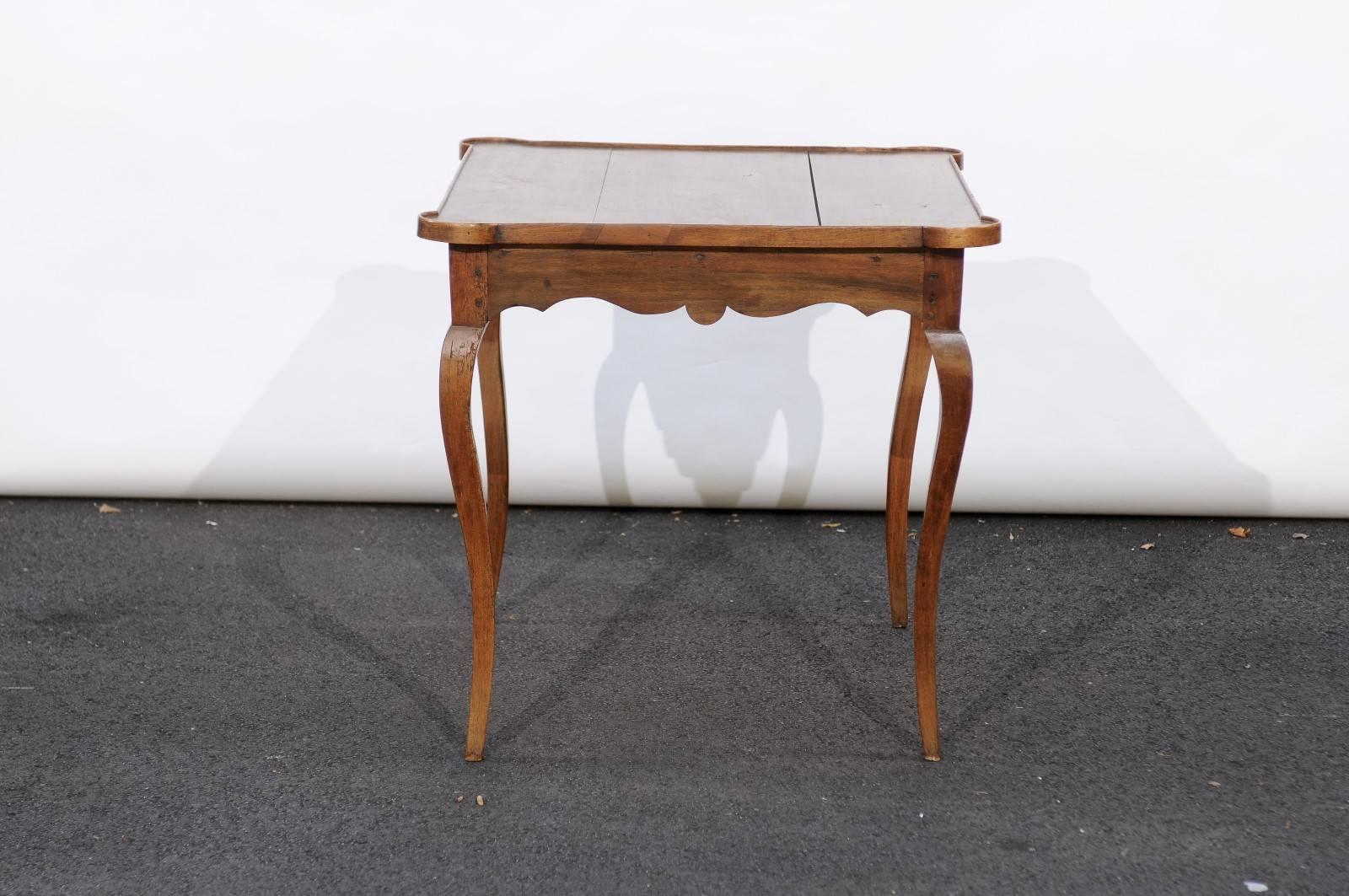 French Louis XV Style 1890s Walnut Game Table with Rounded Corners, Carved Apron In Good Condition In Atlanta, GA