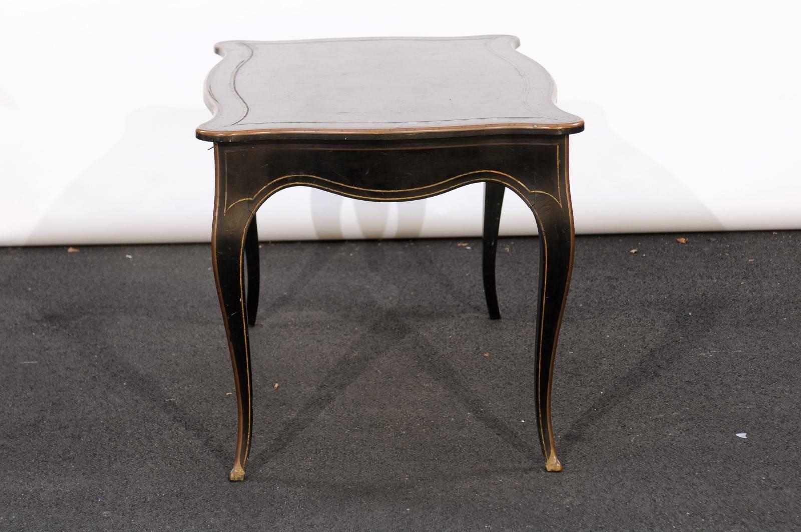 French Napoleon III Style Writing Table with Gilded Accents and Cabriole Legs For Sale 3