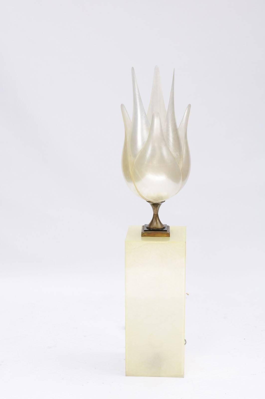 A single six-petal Maison Rougier table lamp on tall Stand from the 1970s. We are officially obsessed with Rougier lamps! This one rises to the occasion with its sexy and sinuous form and soft, yet lustrous light. Perched on a bold and beautiful