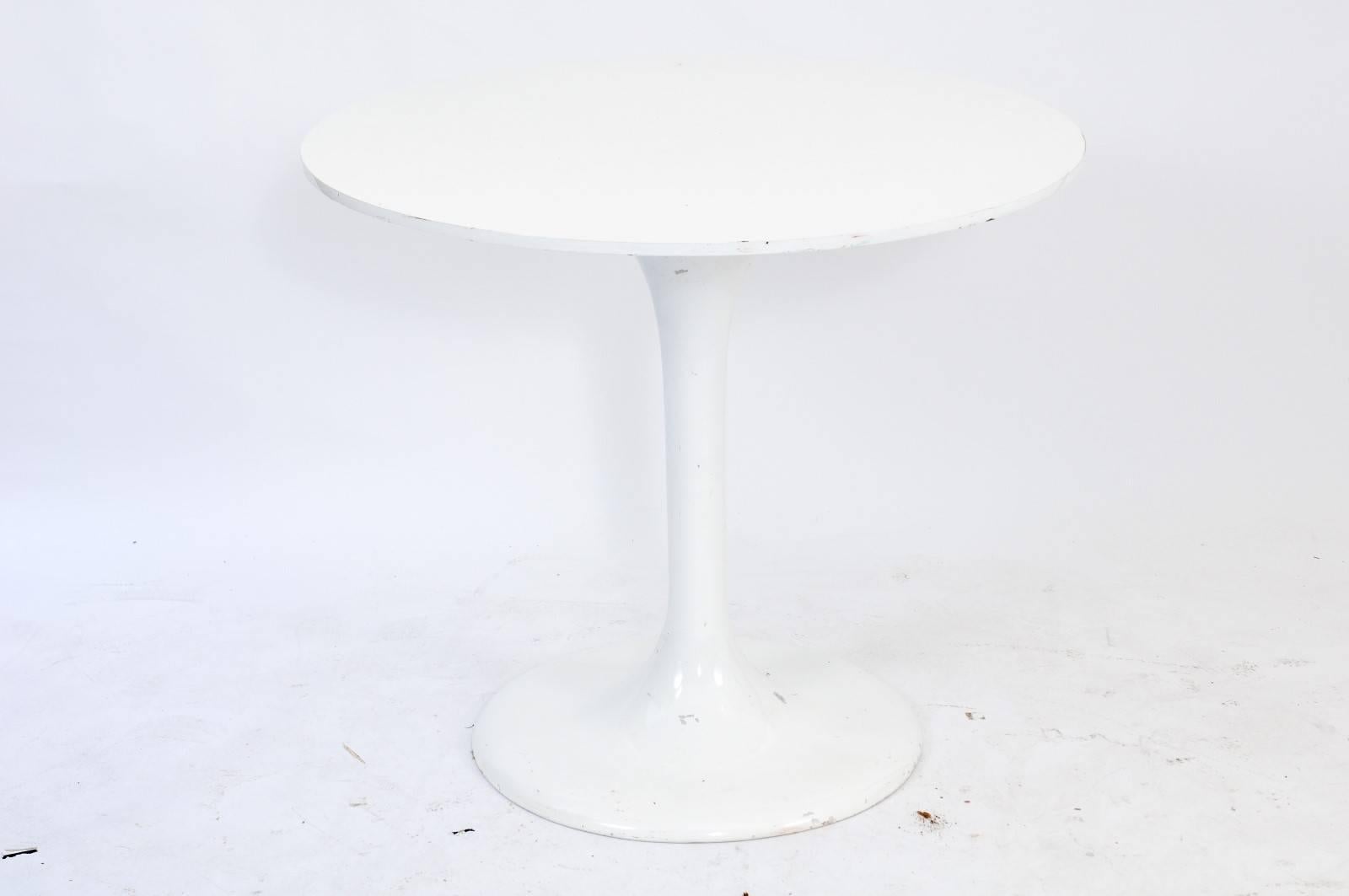 French 1970s White Resin Circular White Resin Center Table 2