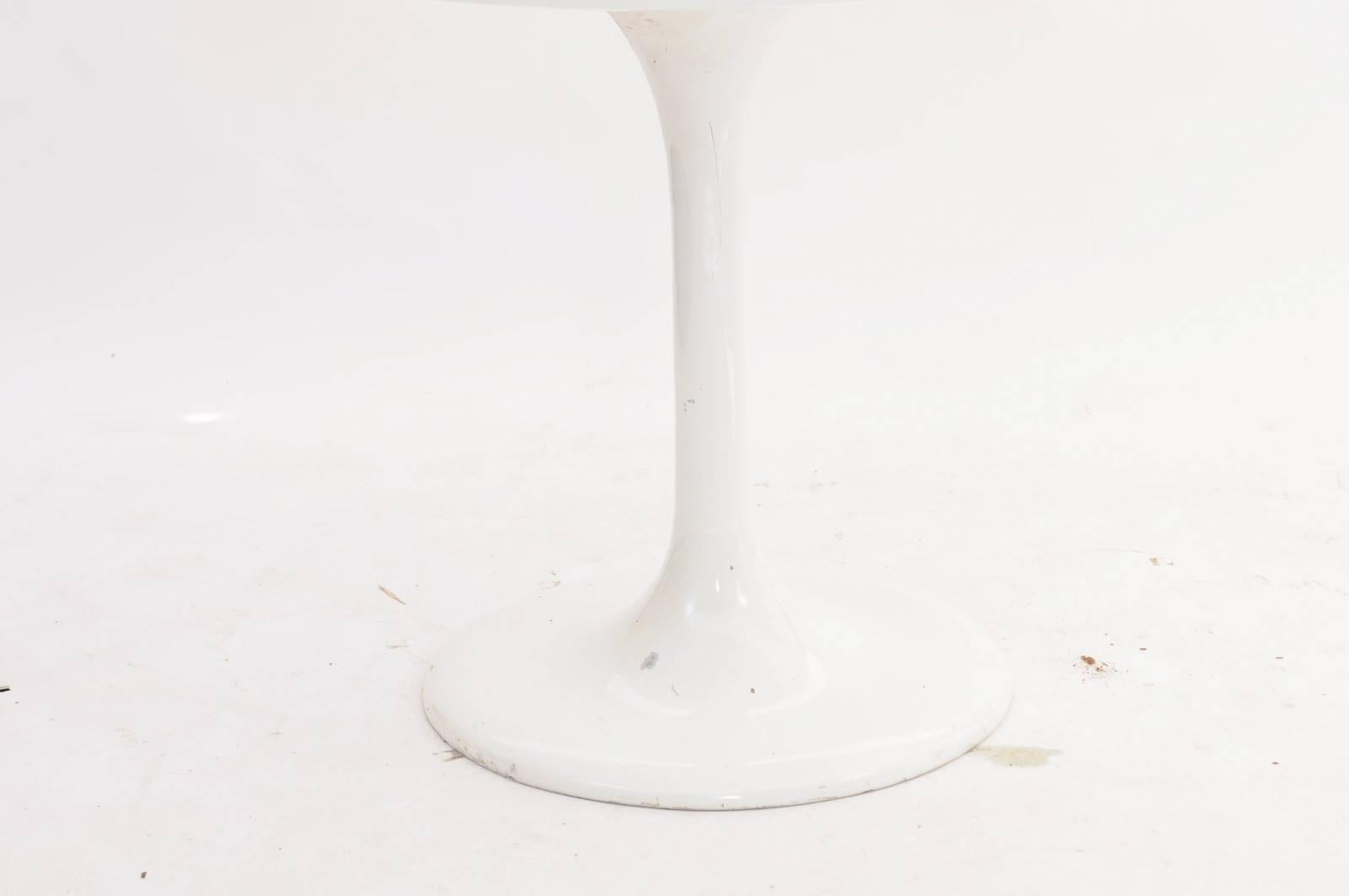 French 1970s White Resin Circular White Resin Center Table In Good Condition In Atlanta, GA