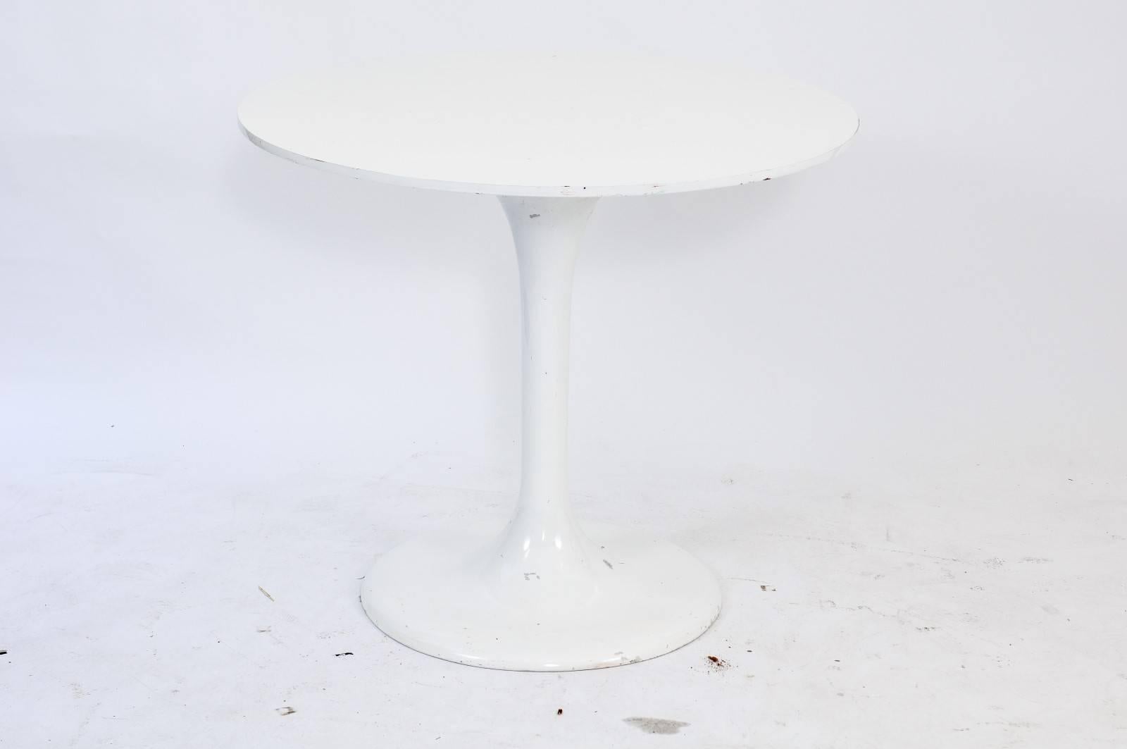 French 1970s White Resin Circular White Resin Center Table 1