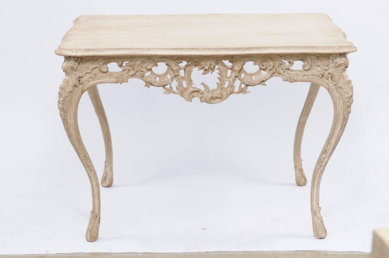 French Louis XV Style Stripped Oak Side Table with Carved Apron, Cabriole Legs In Good Condition In Atlanta, GA