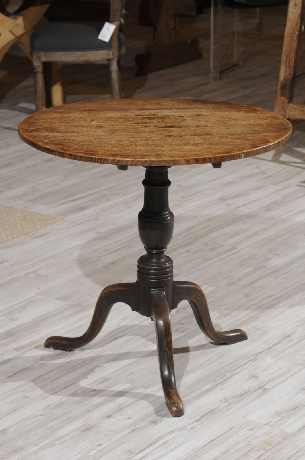 French Oak 19th Century Rustic Tilt-Top Guéridon Table with Pedestal Tripod Base 3