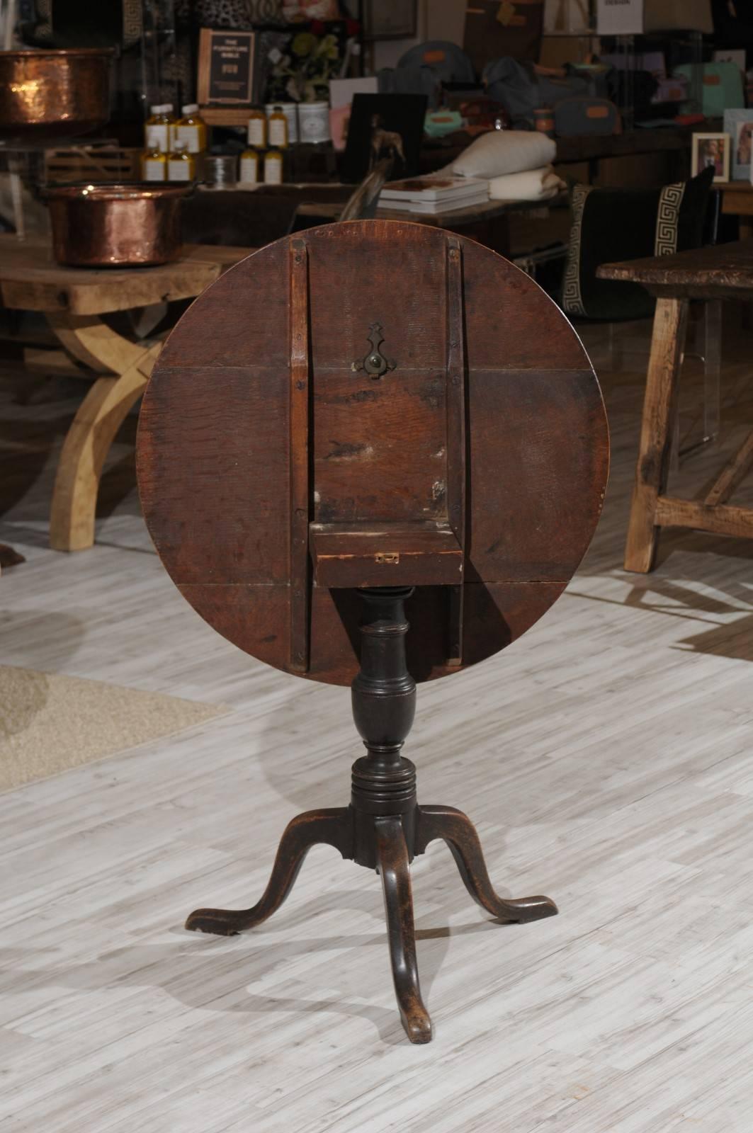 French Oak 19th Century Rustic Tilt-Top Guéridon Table with Pedestal Tripod Base 5