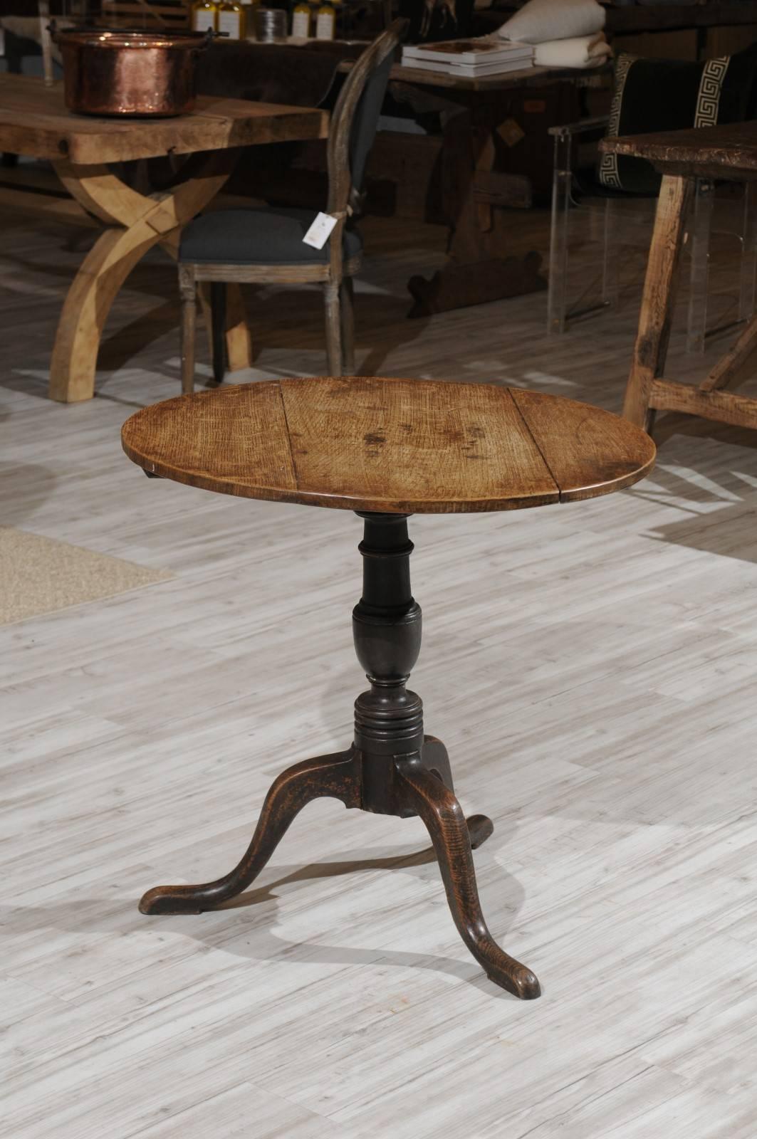 French Oak 19th Century Rustic Tilt-Top Guéridon Table with Pedestal Tripod Base In Good Condition In Atlanta, GA