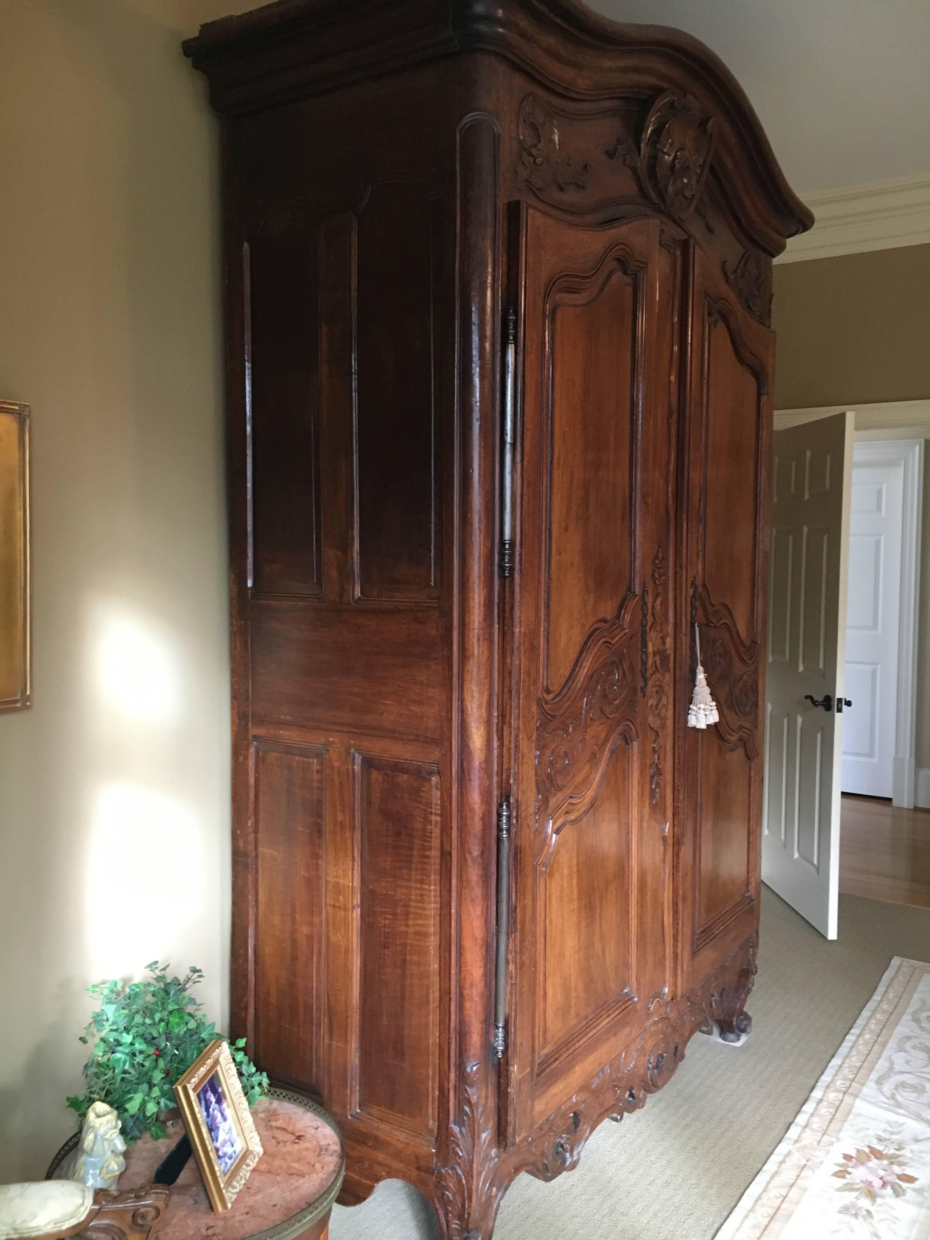 French Period Louis XV Provençal Walnut Armoire from the Mid 18th Century In Excellent Condition In Atlanta, GA