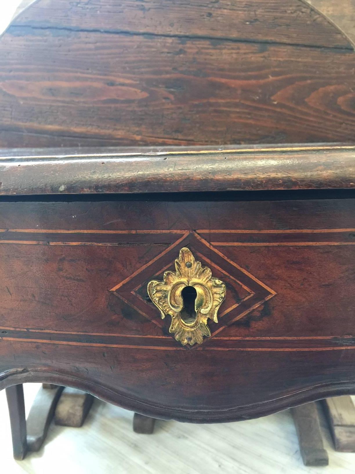 French Louis XV Style, Early 19th Century Walnut Side Table with Inlay 3