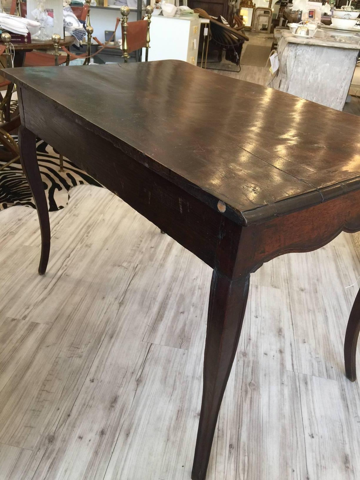 French Louis XV Style, Early 19th Century Walnut Side Table with Inlay 4