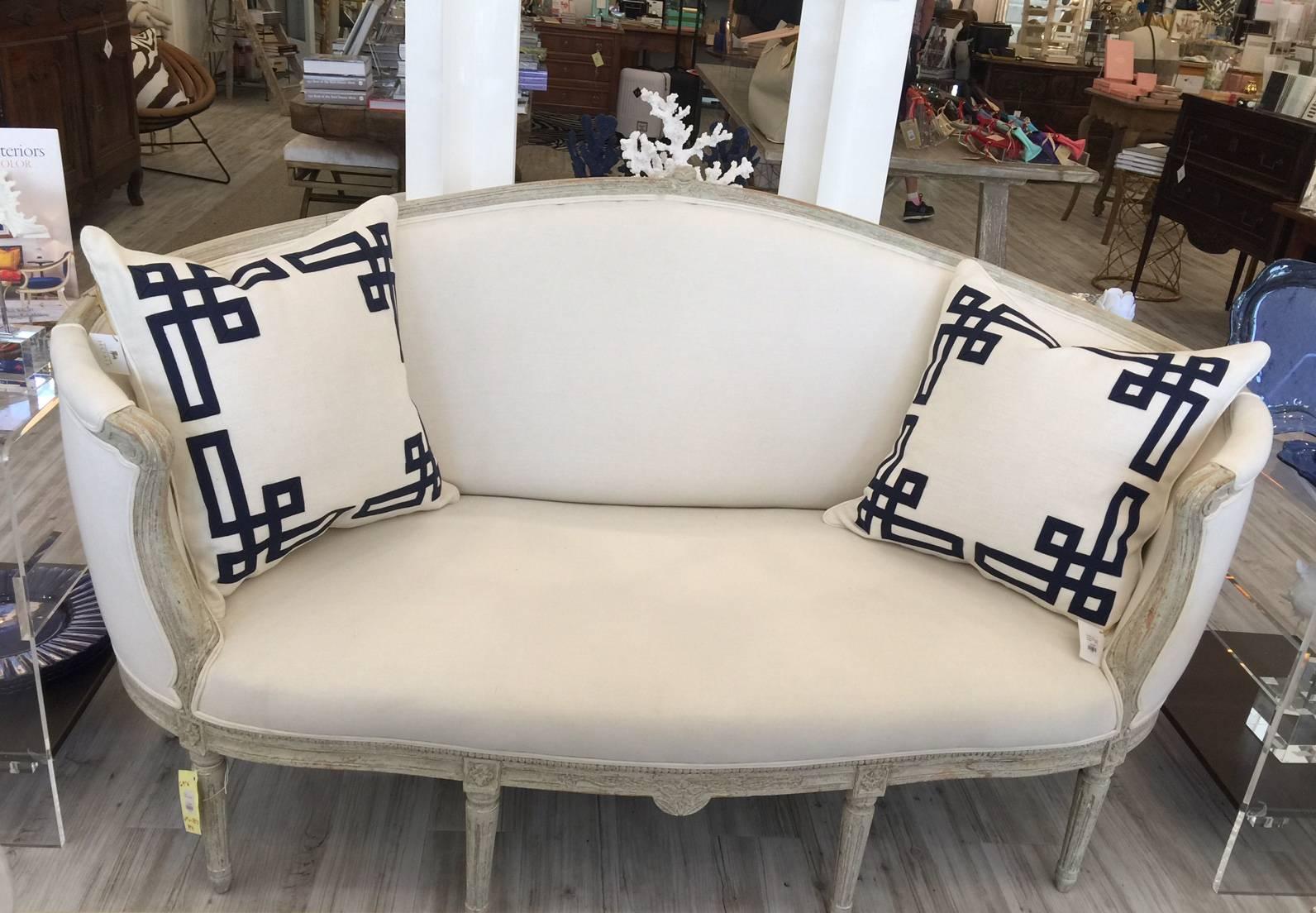 19th Century Swedish Louis XVI Style Painted Wood Upholstered Settee In Good Condition In Atlanta, GA