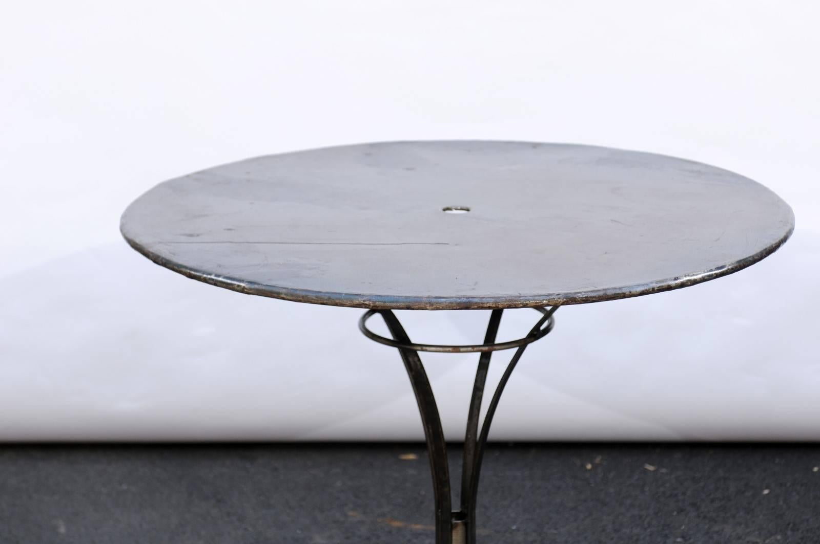 French Vintage Round Iron Bistrot Table from the Loire Valley with Pedestal Base In Good Condition In Atlanta, GA