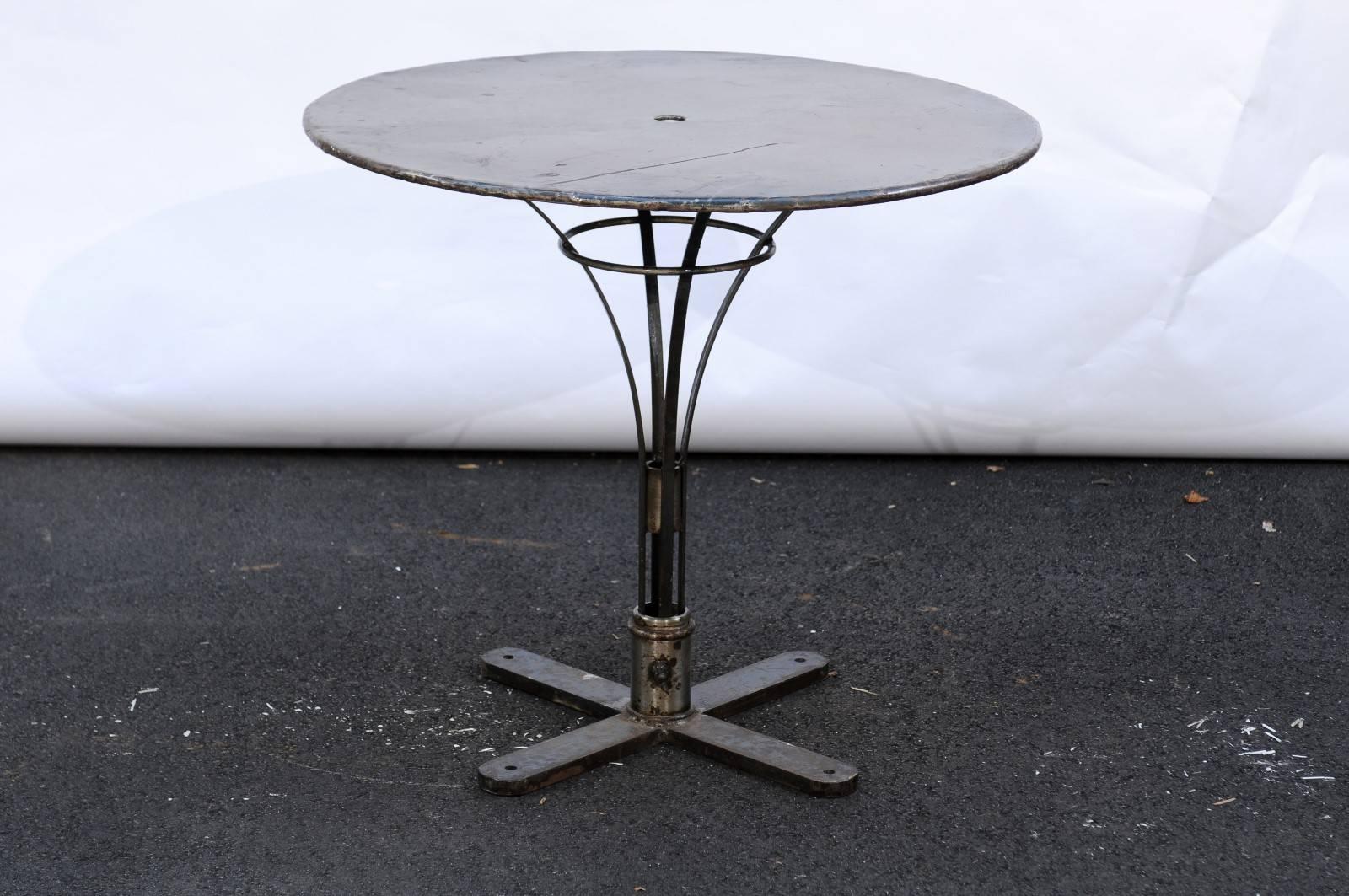 French Vintage Round Iron Bistrot Table from the Loire Valley with Pedestal Base 1