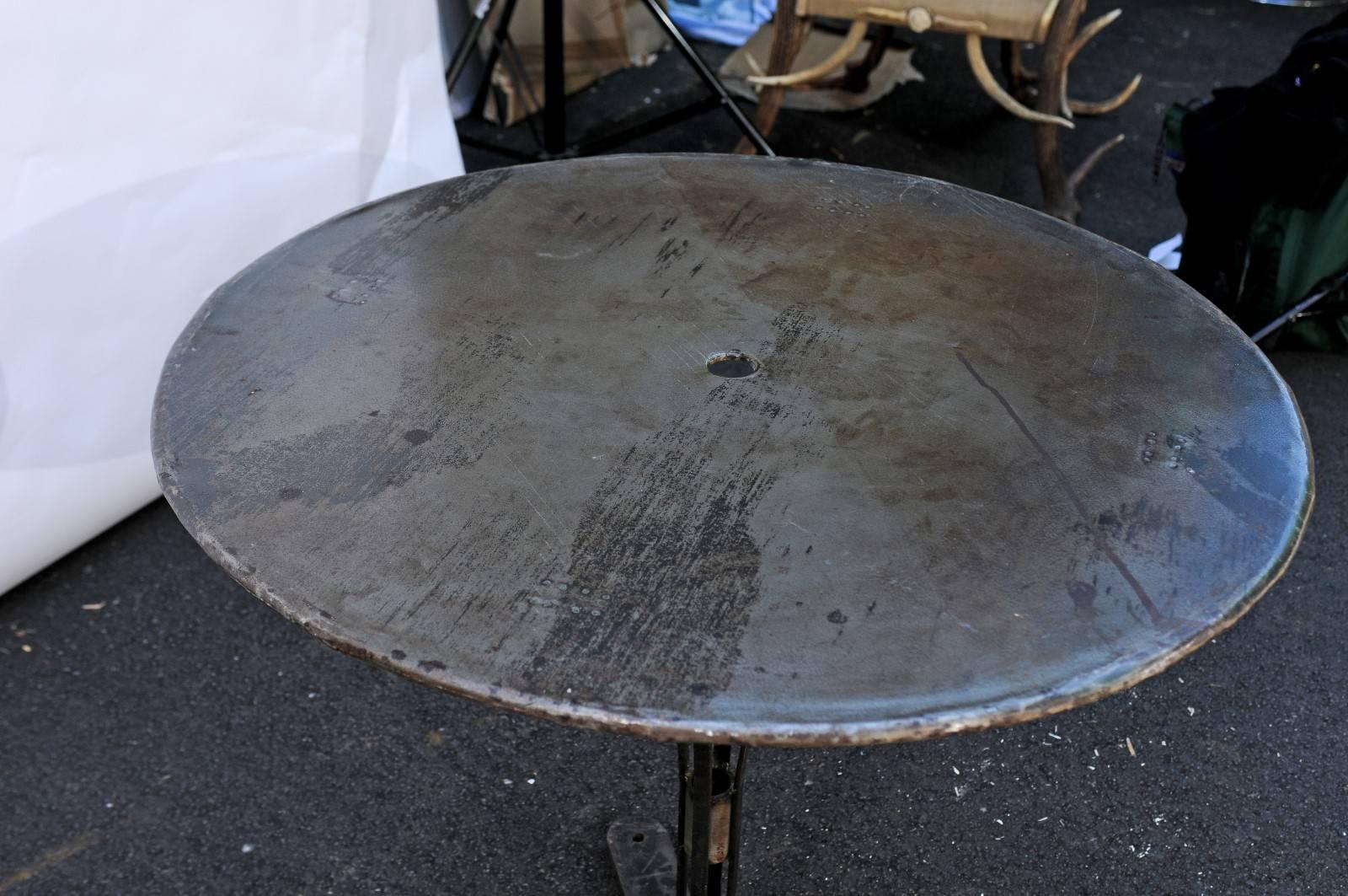 French Vintage Round Iron Bistrot Table from the Loire Valley with Pedestal Base 2