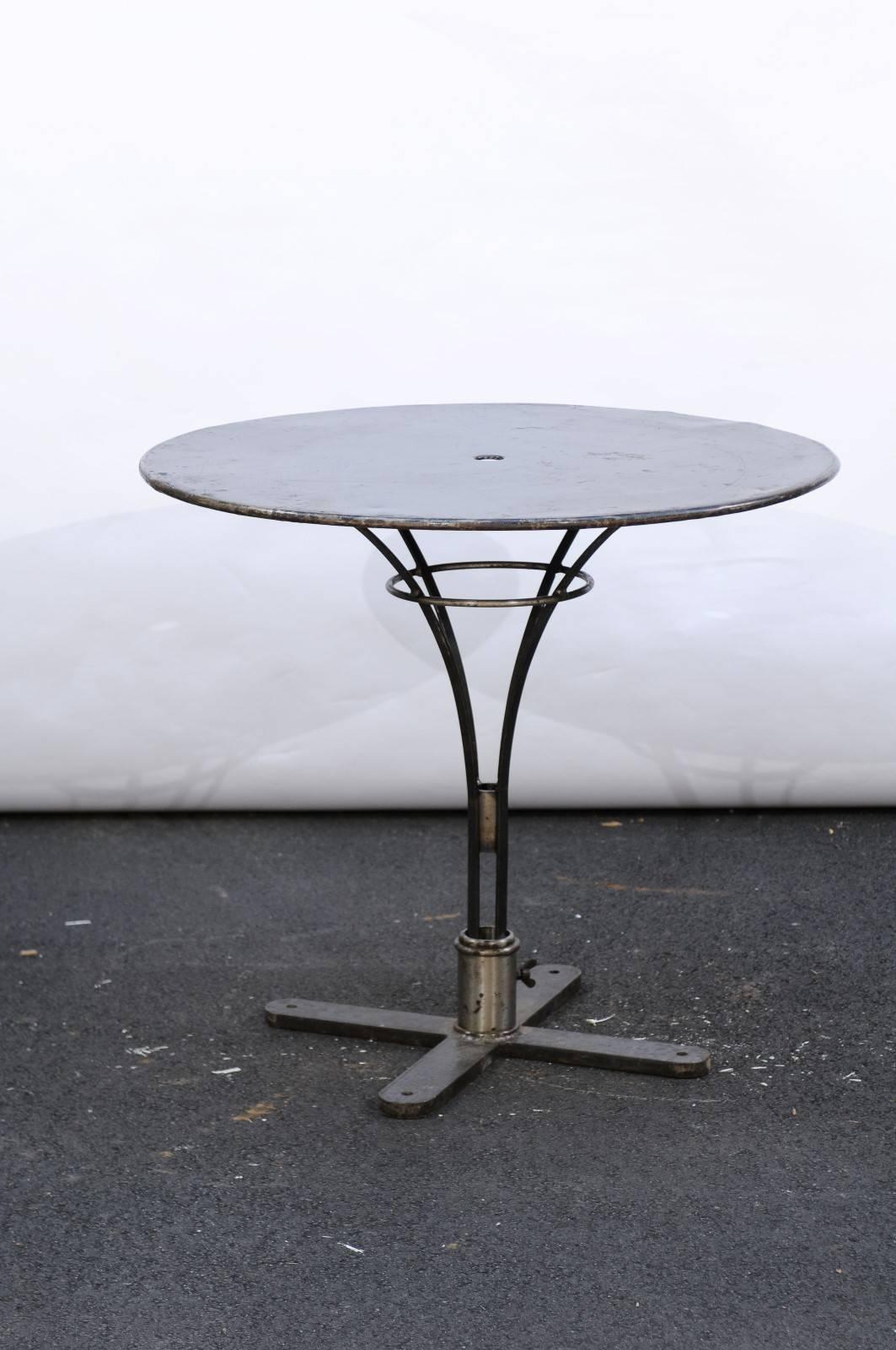 French Vintage Round Iron Bistrot Table from the Loire Valley with Pedestal Base 4