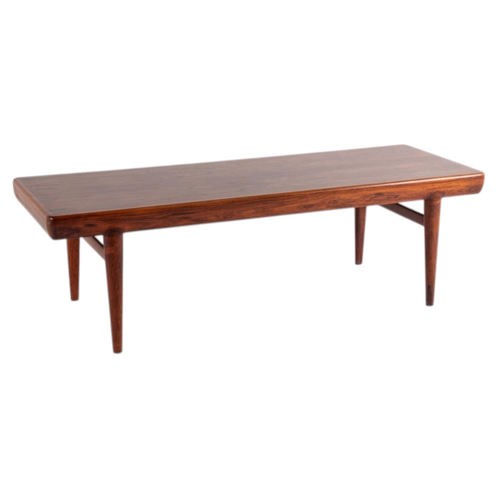Mesa baja de palisandro Johannes Andersen para CFC Silkeborg, Dinamarca