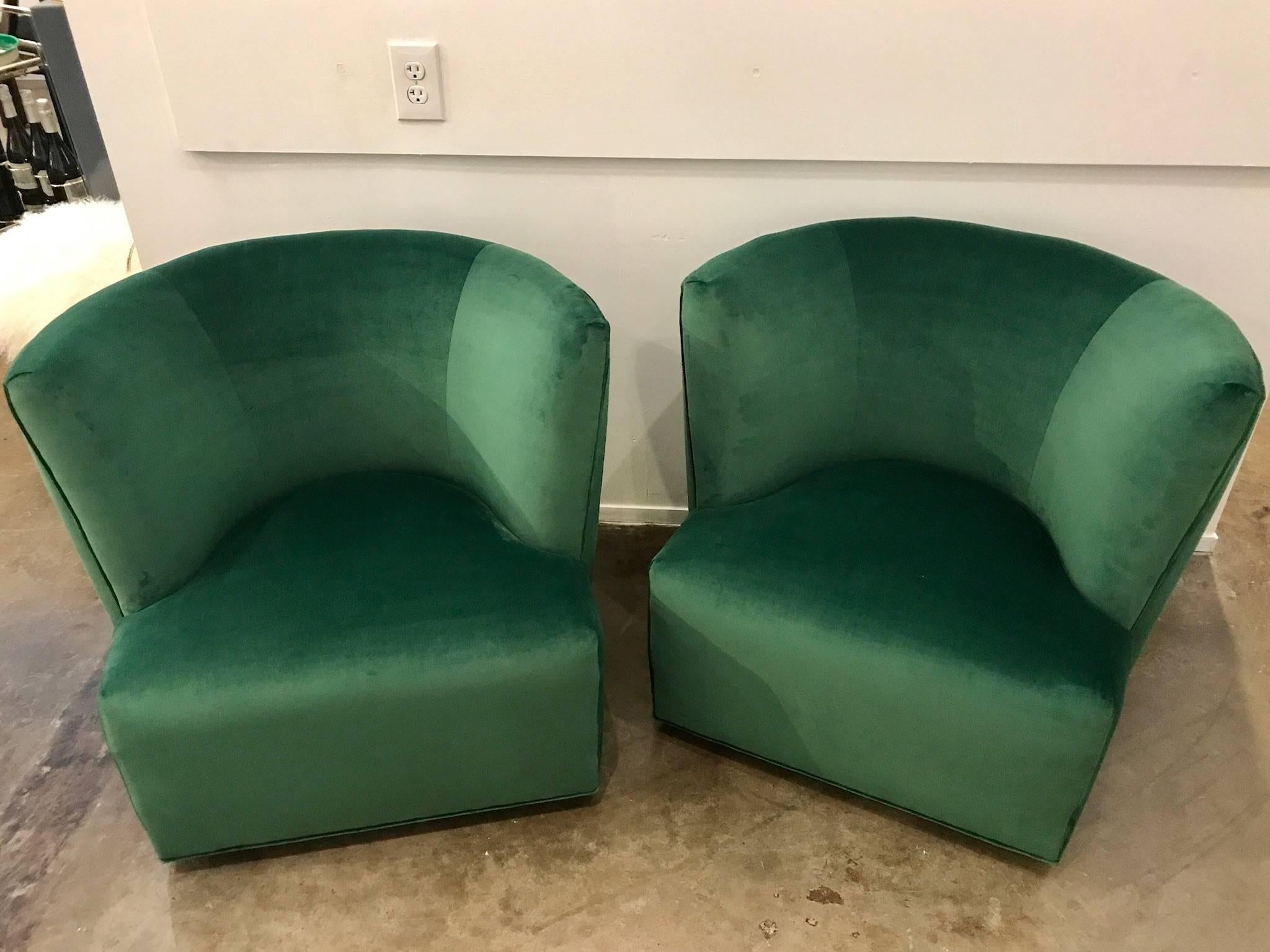 A. Rudin, a family company based in Los Angeles, prides itself on extremely high-quality craftsmanship and timeless style. The company offers a wide selection of seating products, from sofas to executive chairs, as well as beds and case goods. One