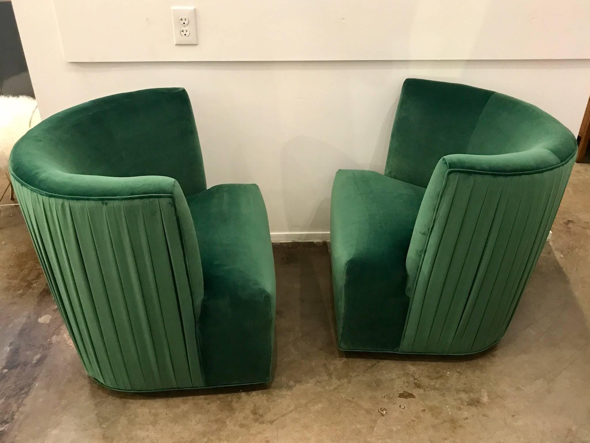 Hollywood Regency 20th Century Modern Pr. of A. Rudin Emerald Velvet Swivel Lounge Chairs