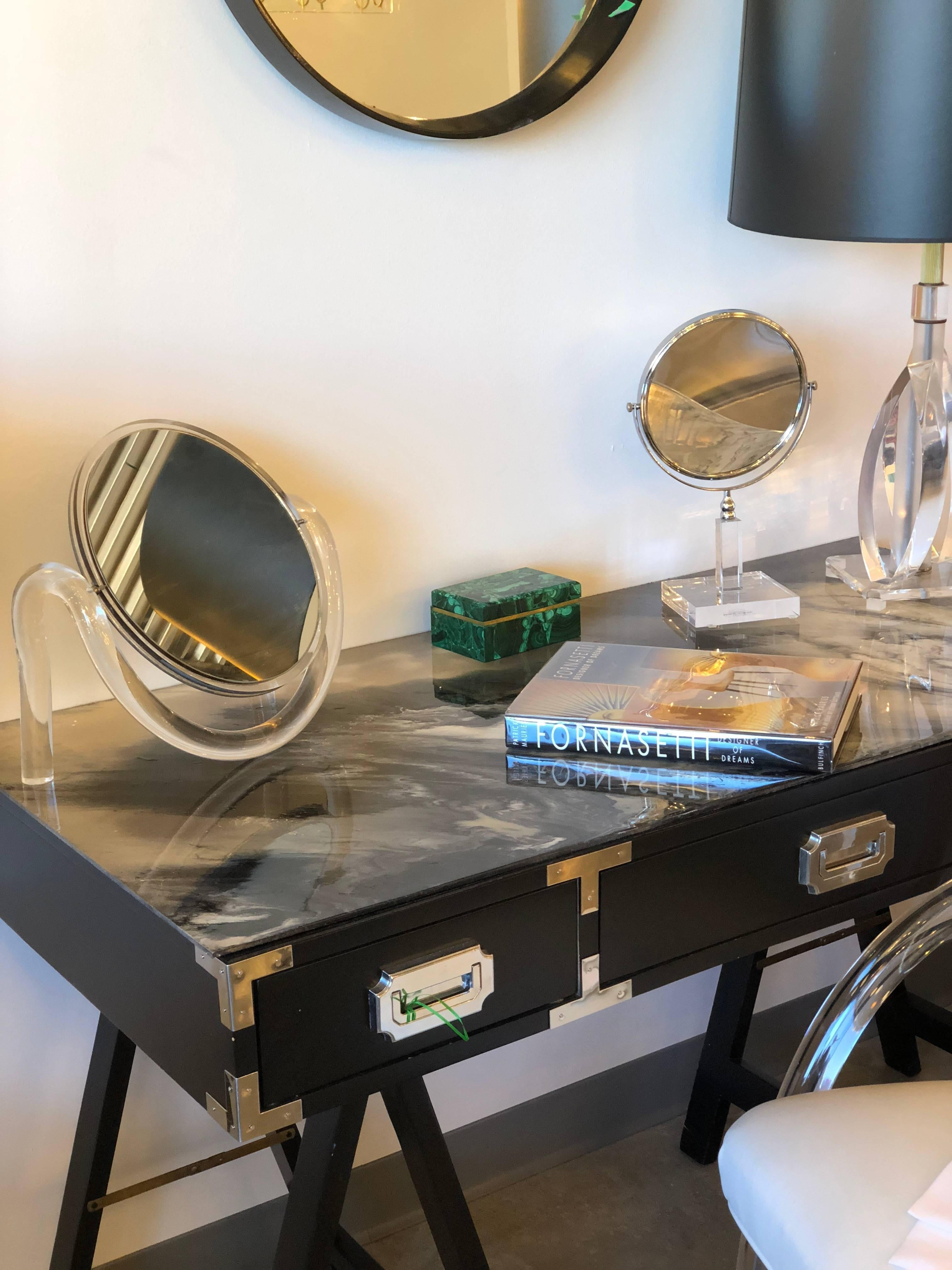 Mid-Century Modern Dorothy Thorpe Lucite Tabletop Make-Up Mirror In Good Condition In Houston, TX