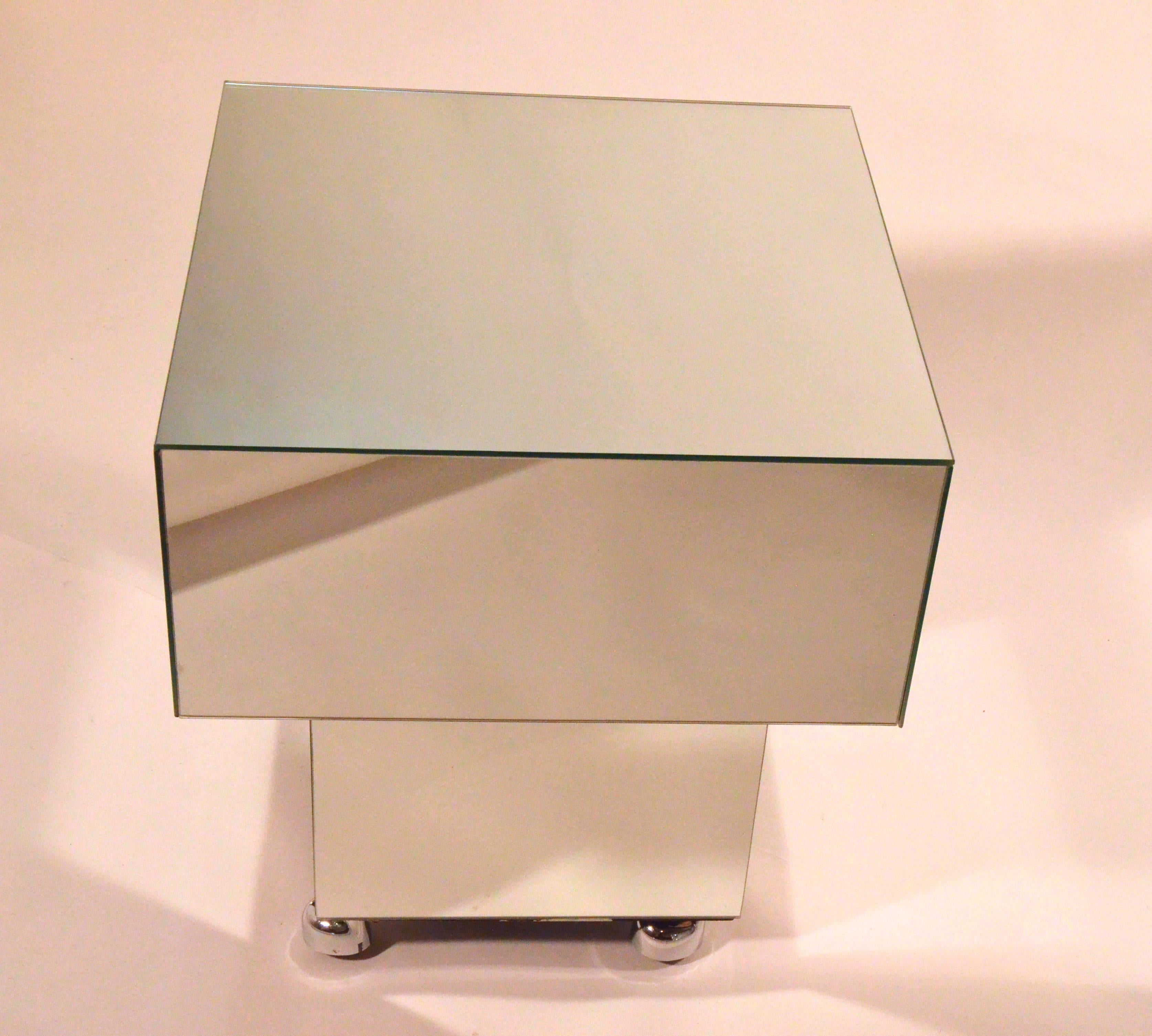 Mid-Century Modern Pair of Hollywood Glam Modernist Mirrored Cube Side Tables on Chrome Casters