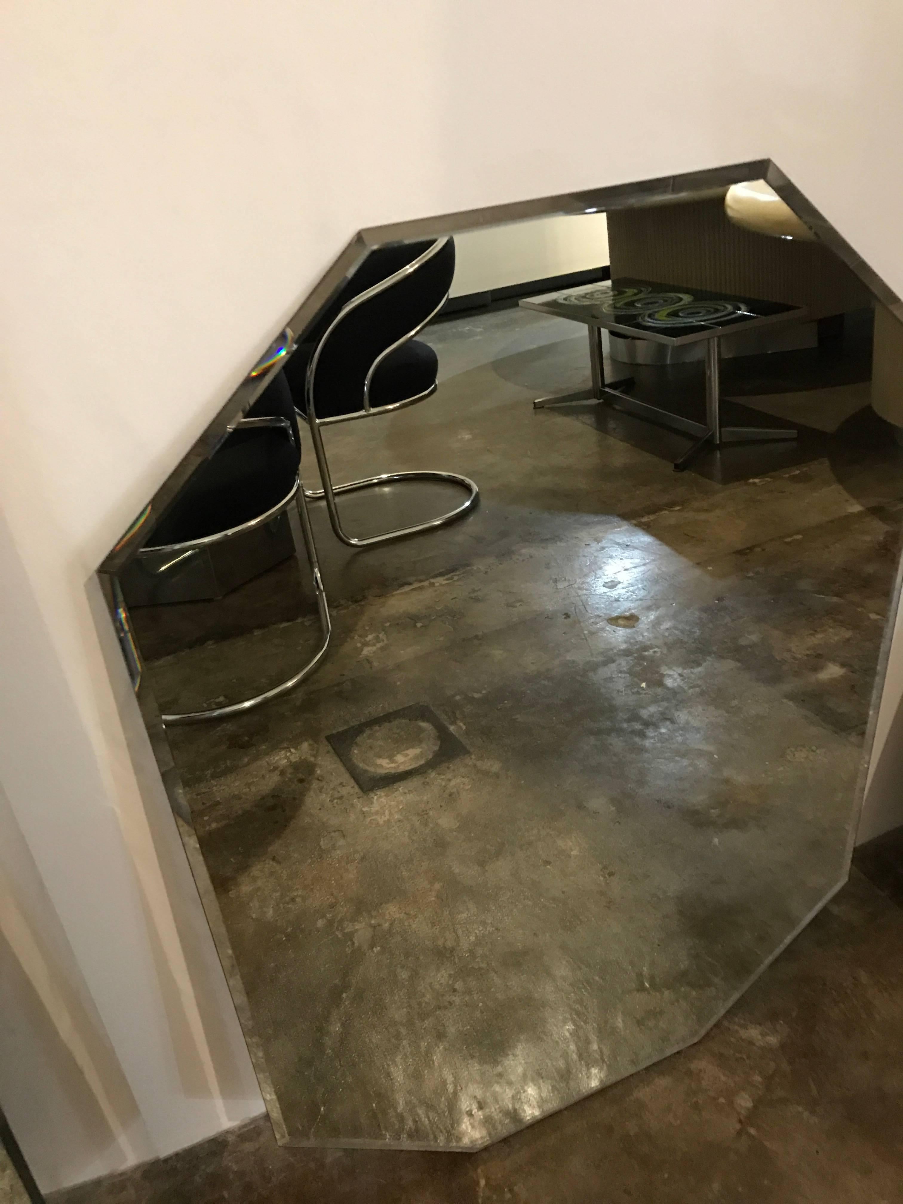 Mid-Century Modern Geometric Octagon Beveled Wall Mirror In Good Condition For Sale In Houston, TX