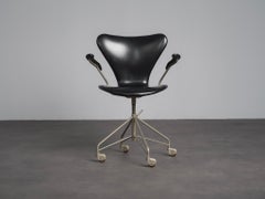 First Edition Arne Jacobsen Model 3217 Office Chair for Fritz Hansen, Denmark