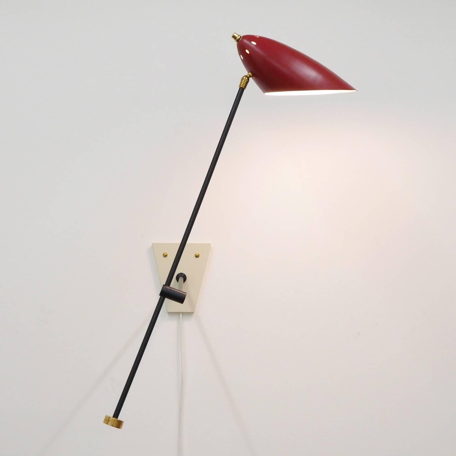 Excellent French modernist articulating wall lamp from the 1950s. Can be adjusted in numerous ways and positions for varying effects and uses. One original E27 socket with new wiring.
The dimensions in the listing are for the fully extended
