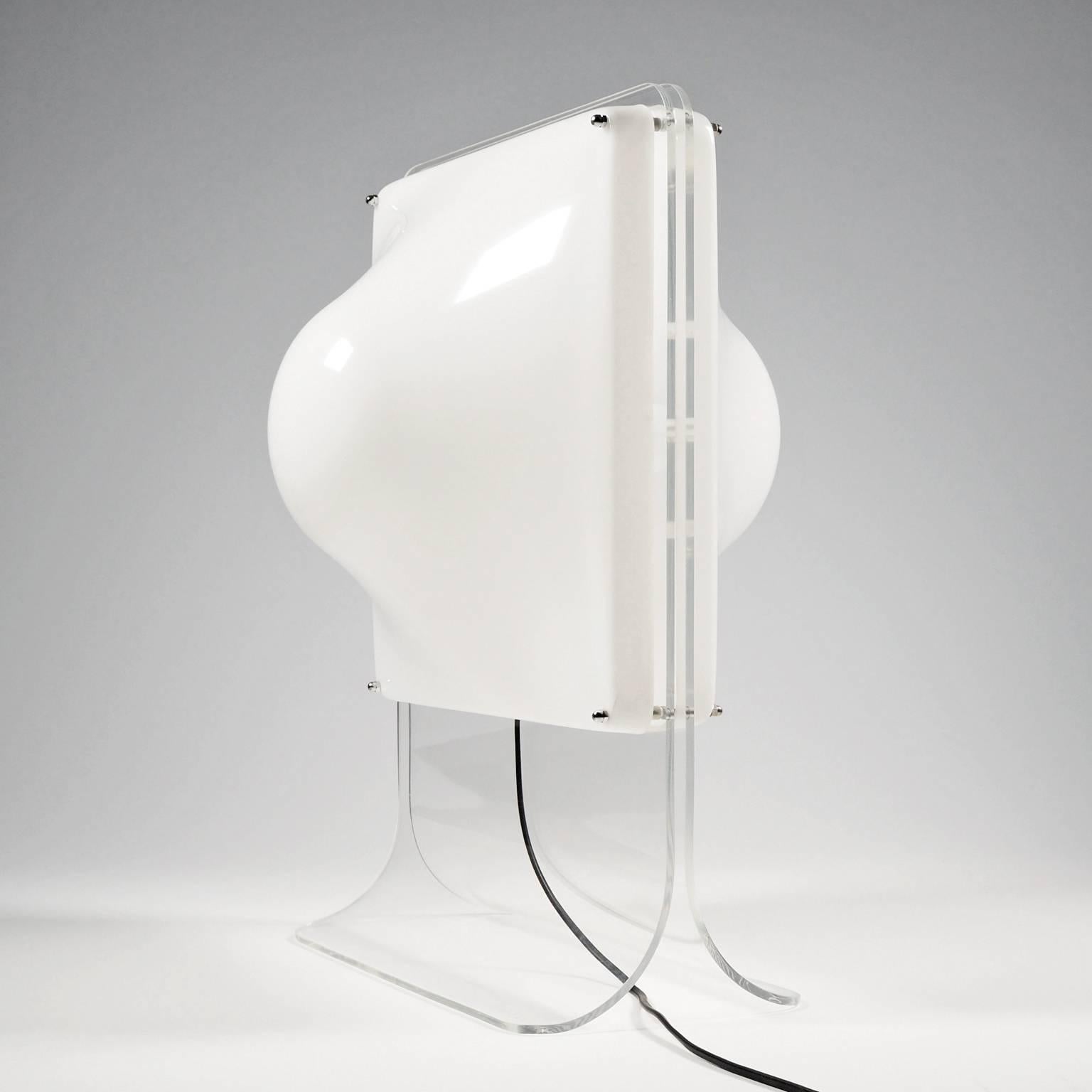 Very rare table lamp from the "Bolla" series designed by Elio Martinelli in 1960. The "Bolla" series were designed as wall and ceiling lights and this is from a most likely very limited edition of table lamps. Overall very good