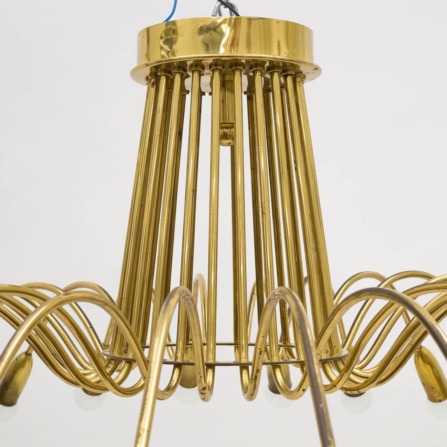 Large Twenty-Four-arm Brass Chandelier, 1940s In Good Condition In Vienna, AT