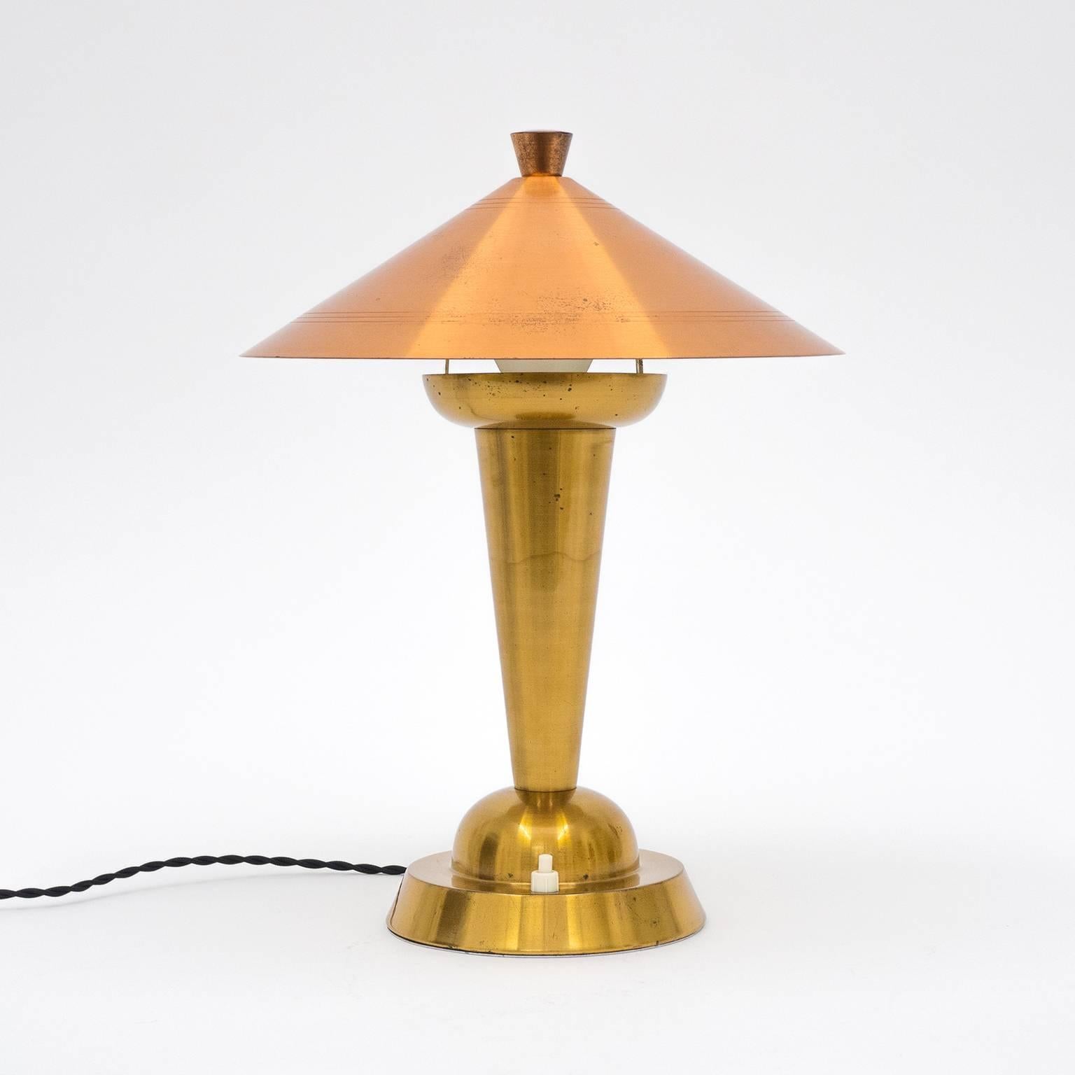 Beautiful two-tone Art Deco table or desk lamp from Belgium, 1930s. Manufactured by "Gersyl" all the elements are precision tooled enhancing the stark geometric Art Deco vocabulary. The finial and shade, which has concentric engravings,