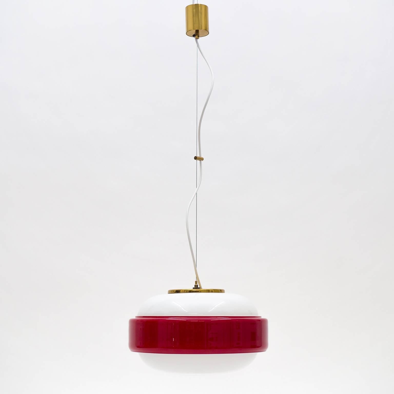 Rare Dual glass pendant by Stilnovo from the 1950s. The large white cased glass difuser is surrounded by a Bordeaux colored 