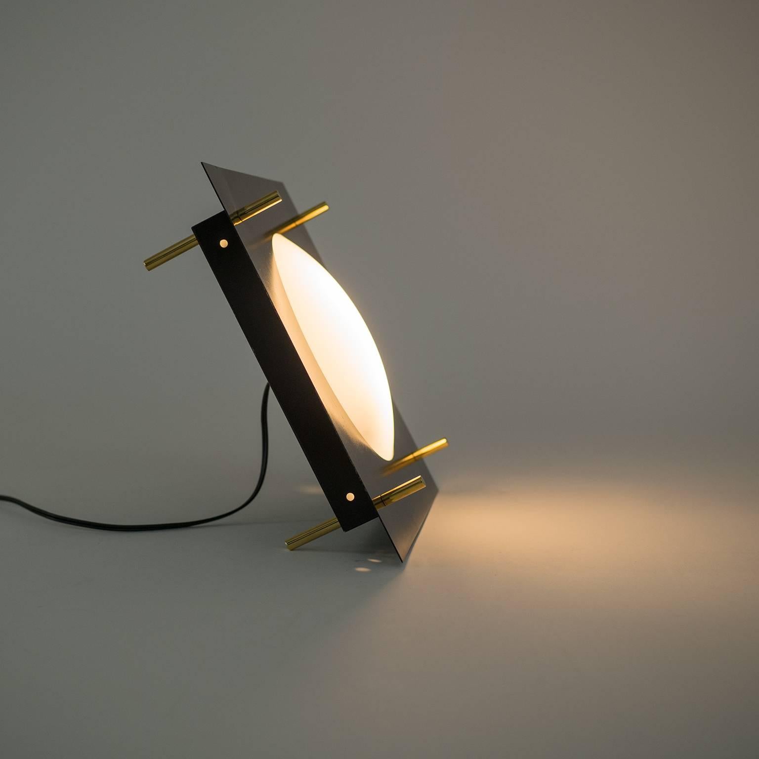 Tischlampe Modernistische Moderne, Stilnovo zugeschrieben, 1950er Jahre im Angebot 5