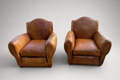 Poltrona Club Art Déco francese, pelle originale, schienale a baffo, anni ’30