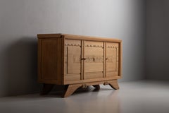 Sideboard aus französischer Eiche, drei Türen mit Blumenverzierungen, 1940er Jahre