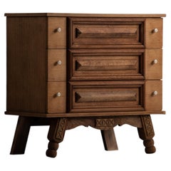 Commode en chêne sculpté avec panneaux en losange, style français, années 1940