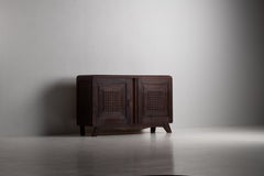 Credenza in rovere in stile Art Déco francese, ante con decorazioni a forma di punta di diamante, anni ’40