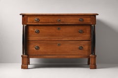 Kommode im französischen Empire-Stil, Kirschholz mit ebonisierten Säulen, um 1820