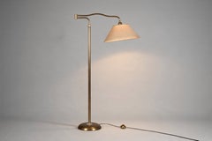 Italienische Schwenkarm-Stehlampe, Messing und Leinenlampenschirm, 1950er Jahre