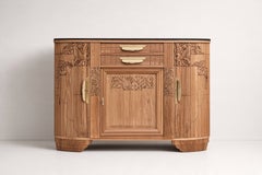 Französisches Art-déco-Buffet mit Spiegel, Nussbaum und Messing, mit floralen Schnitzereien, 1930er Jahre