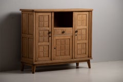 Credenza in rovere con pannelli quadrati intagliati, Francia, anni ’50