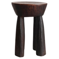 Sgabello africano Senufo, legno massiccio intagliato, Costa d’Avorio, metà del XX secolo