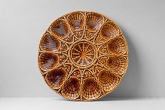 Assiette à huîtres en majolique française, céramique émaillée marron, style Sarreguemines, années 1950