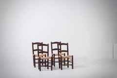 Lot de quatre chaises en chêne et jonc, dans le style de Perriand, France, années 1950