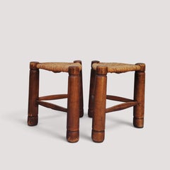 Al estilo de Charles Dudouyt, par de taburetes de tres patas, junco y haya, Francia