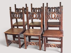 Set aus sechs französischen elsässischen Esszimmerstühlen aus geschnitztem Nussbaumholz mit verschlungenem Motiv, 1890er Jahre